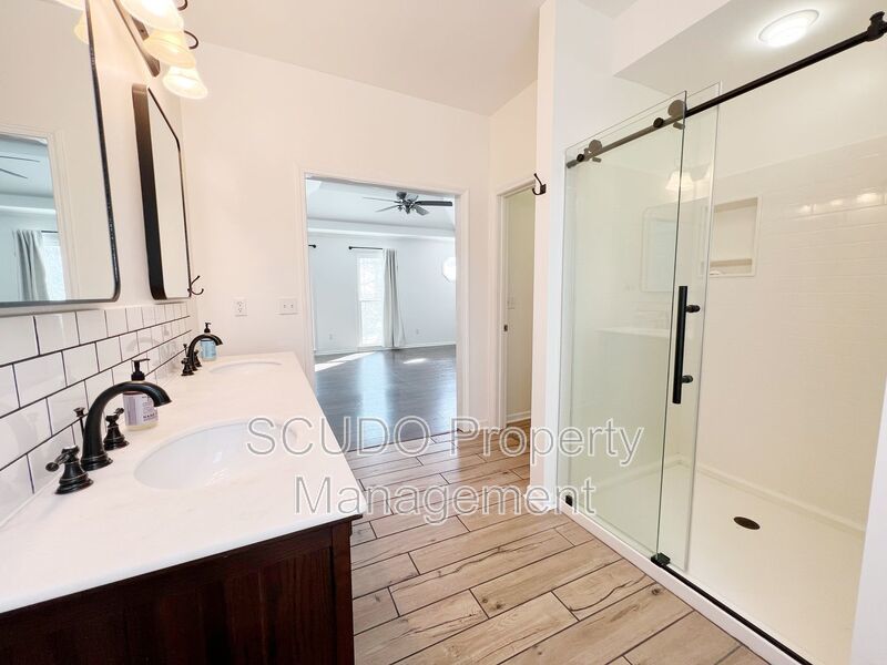 Stunning 4-Bedroom Home in Overland Park! property image