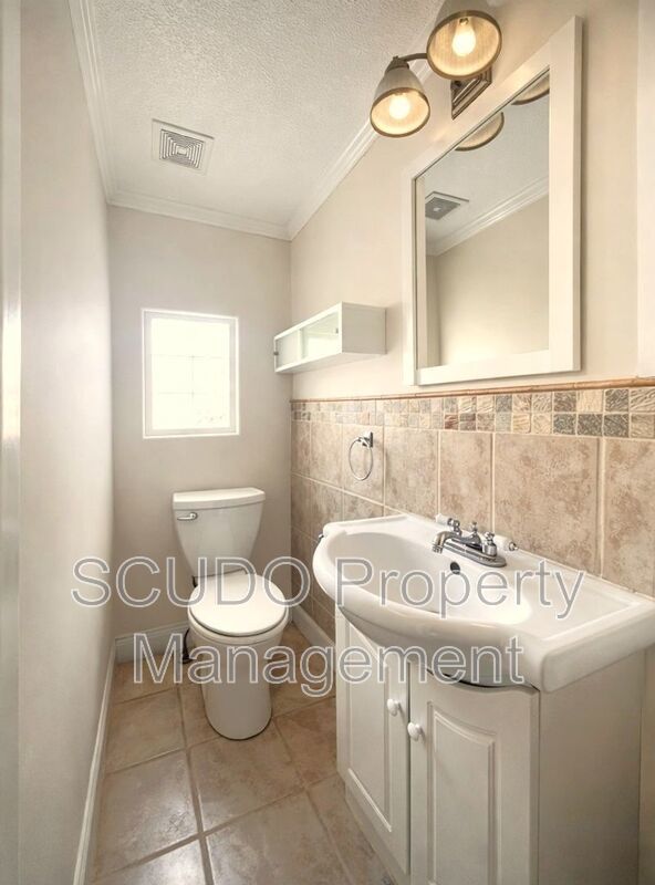 COMING SOON: Bright 3-Bed, 2.5-Bath Townhouse with Private Deck & Fenced Yard in Oak Meyer Gardens! property image