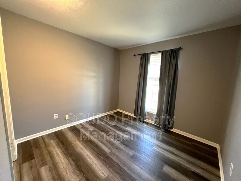 SEE IT NOW: Bright & Spacious Living in the Heart of North Kansas City! property image
