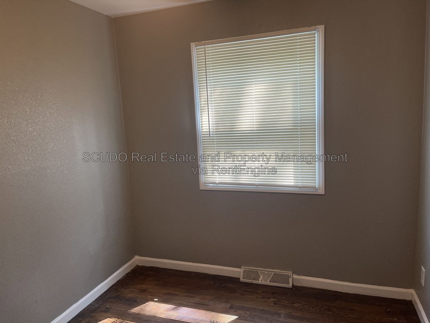 Charming 3-Bedroom Home with Spacious Yard & Cozy Interiors property image