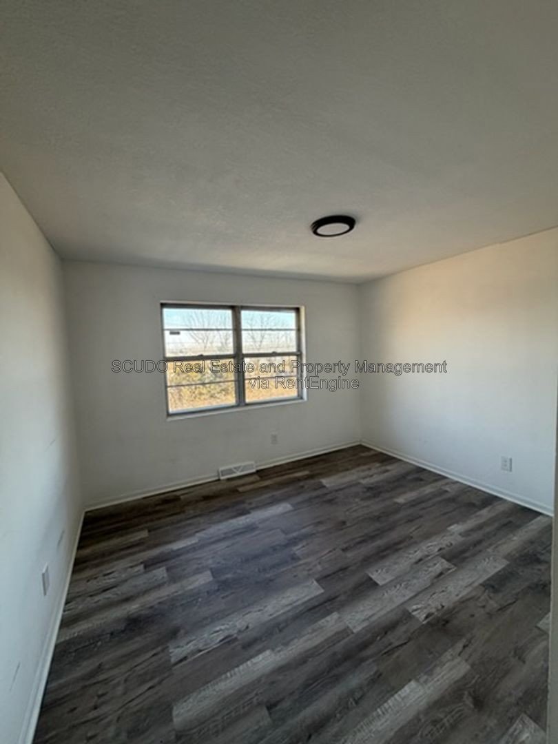 Bright & Welcoming 3-Bedroom Home with Modern Updates property image